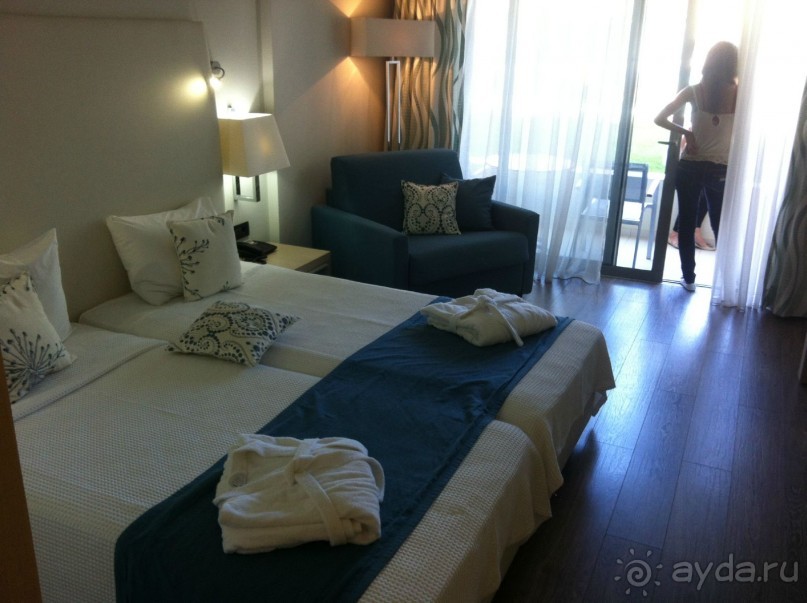 немного темно в комнате