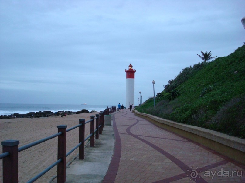 Набережная в Умланга Рокс, маяк