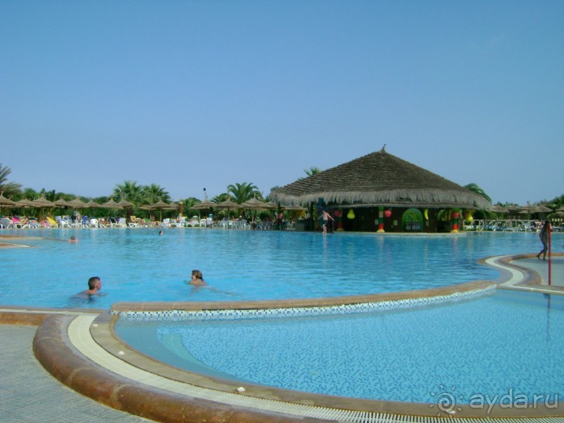 Территория отеля. Бассейн