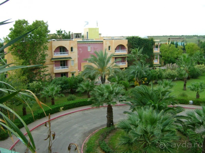 Территория отеля. Центральный въезд