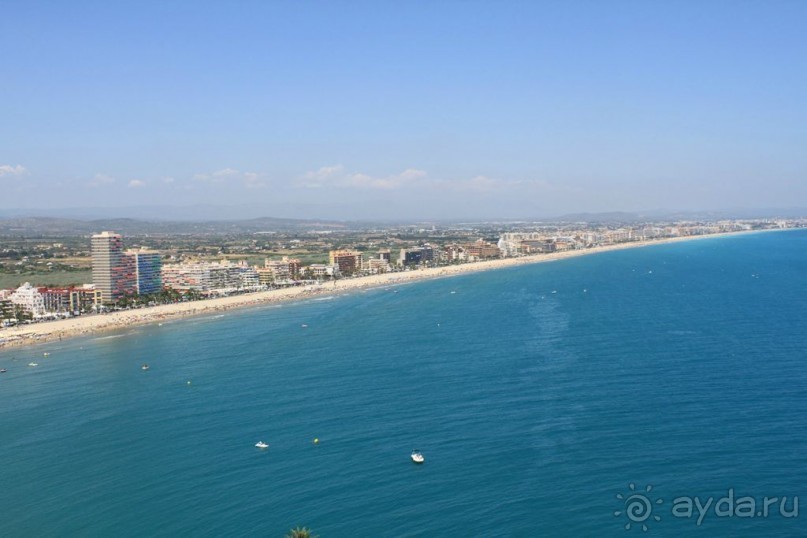 Замок заката на берегу цветов апельсинового дерева.