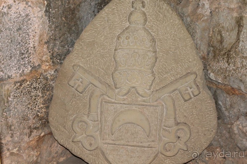 Замок заката на берегу цветов апельсинового дерева.