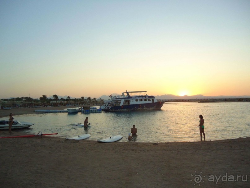 Хороший отель для тихого отдыха на теплом море.