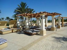 Хороший отель для тихого отдыха на теплом море.