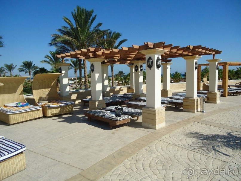 Хороший отель для тихого отдыха на теплом море.