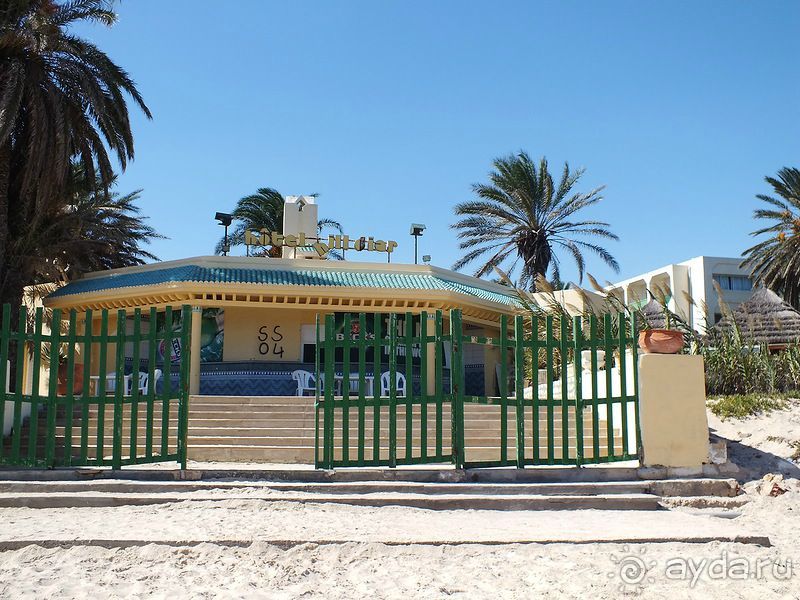 Выход на пляж из бара