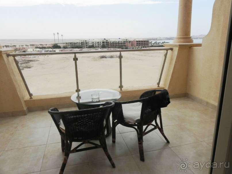 Номер, вид с балкона на стройку (неработающую)