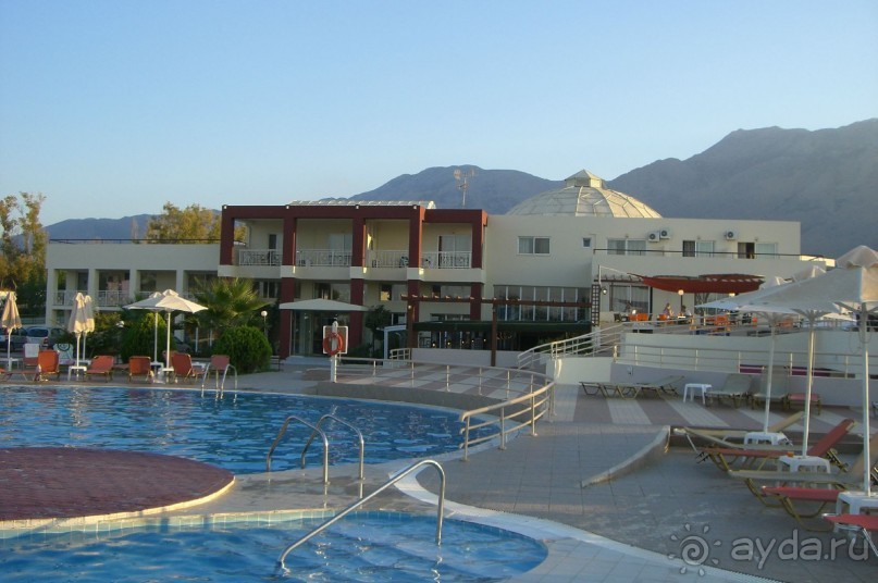 Что то в нём есть! Но чего то не хватает!)))