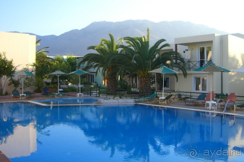 Что то в нём есть! Но чего то не хватает!)))