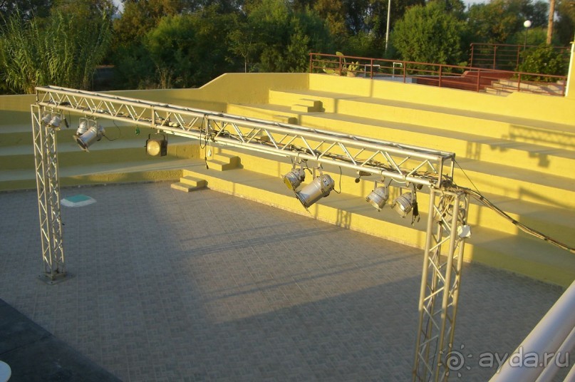 Что то в нём есть! Но чего то не хватает!)))