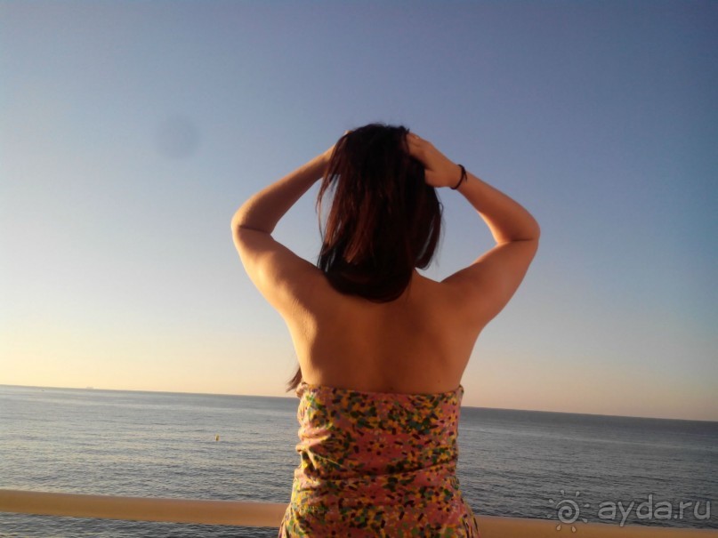 Жена любуется видом с нашей террасы)))