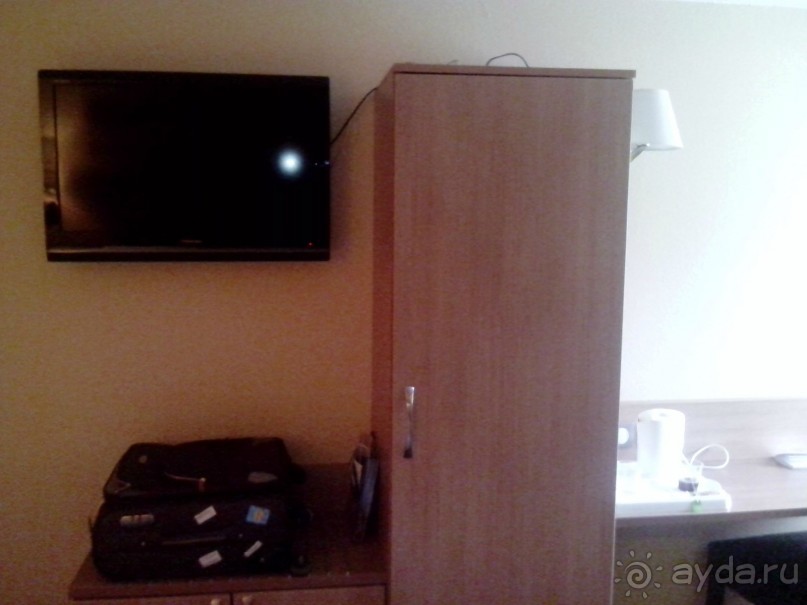 Вполне себе приличен, жаль не близко...