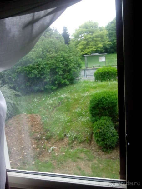 Вполне себе приличен, жаль не близко...