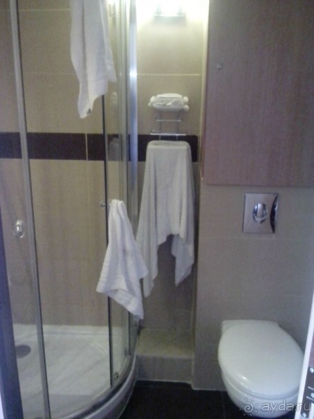 Вполне себе приличен, жаль не близко...