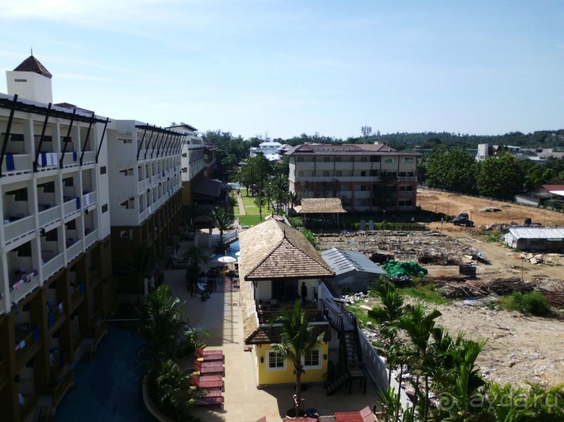 отель Kata Sea Breeze.