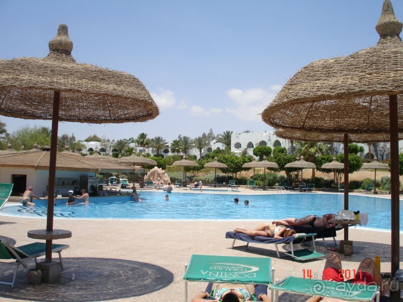 Чудесный "город-отель" на берегу залива Корал-бей