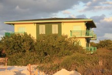 наш крайний домик, вид с пляжа