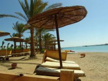 Пляж(народу мало, тк все расходятся по пляжам соседних отелей)