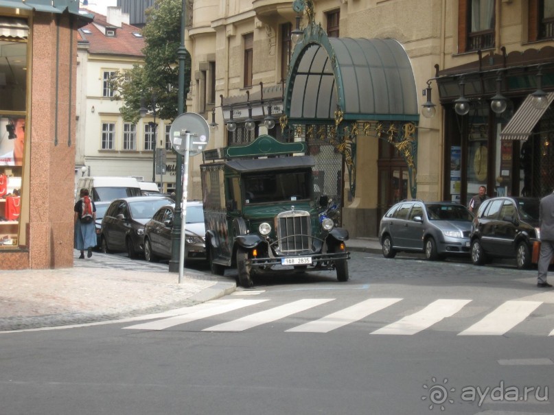 Вы сюда не в отеле сидеть приехали.
