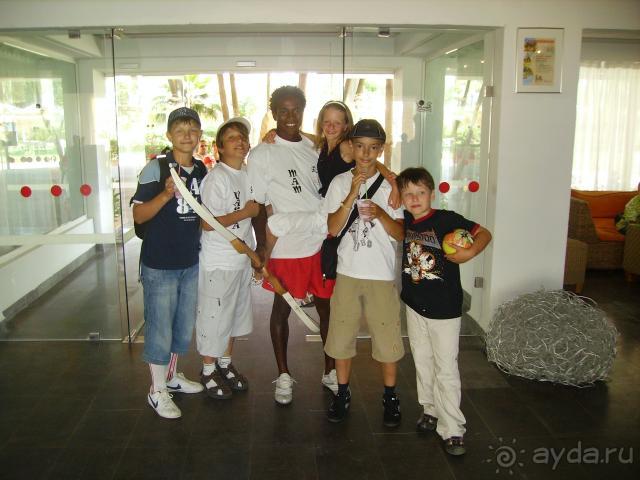 Аниматор Мамаду (русскоговорящий) с детьми