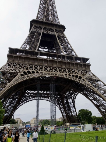 Самое "must see" место Парижа, но очередь убивает...