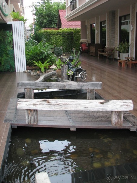 Уютный отель в спокойном месте с чистым пляжем