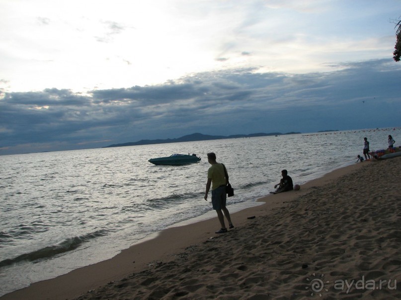 Уютный отель в спокойном месте с чистым пляжем