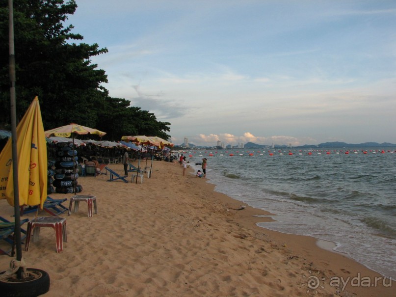 Уютный отель в спокойном месте с чистым пляжем