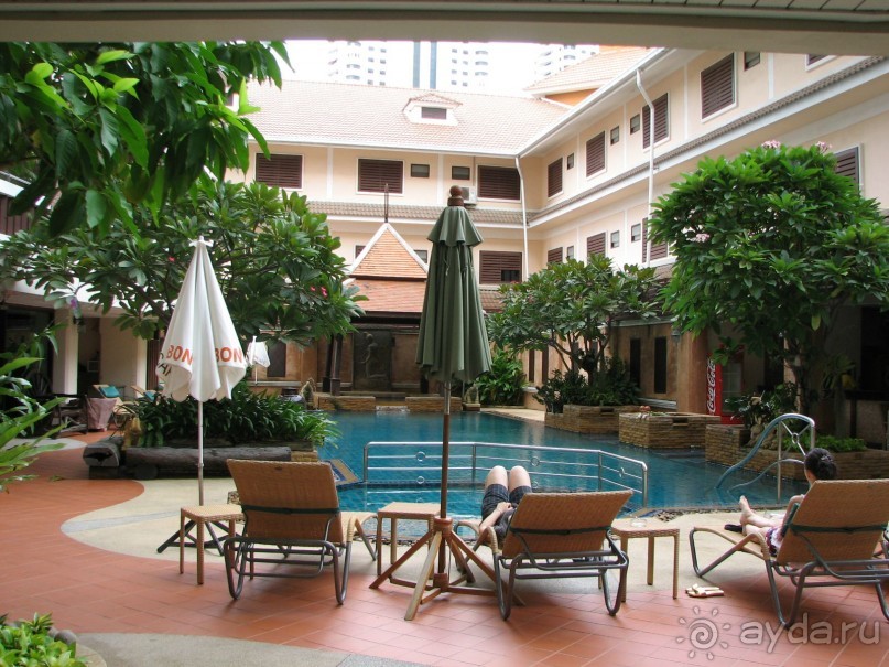 Уютный отель в спокойном месте с чистым пляжем