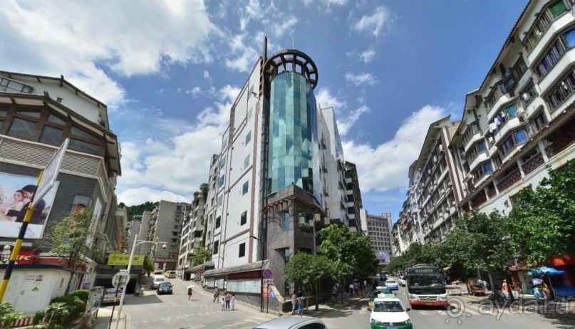 ЦЗУНЬИ-младший брат Гонконга