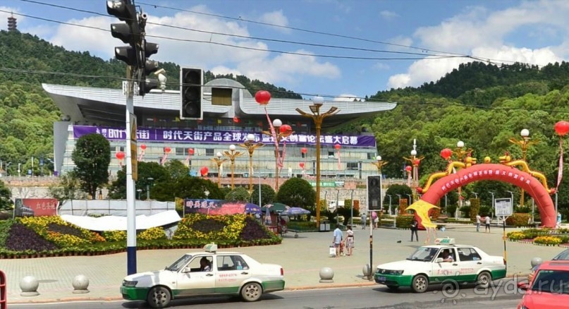 ЦЗУНЬИ-младший брат Гонконга