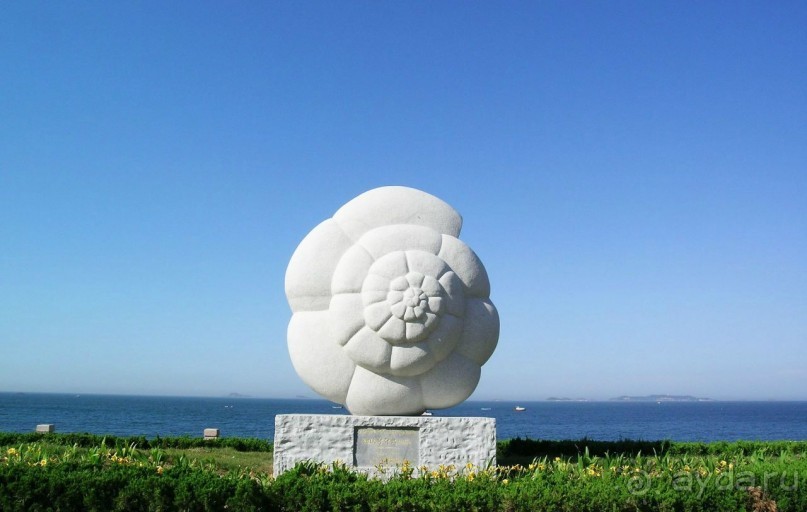 ЯНЬТАЙ (Китай)-старый город и скульптуры