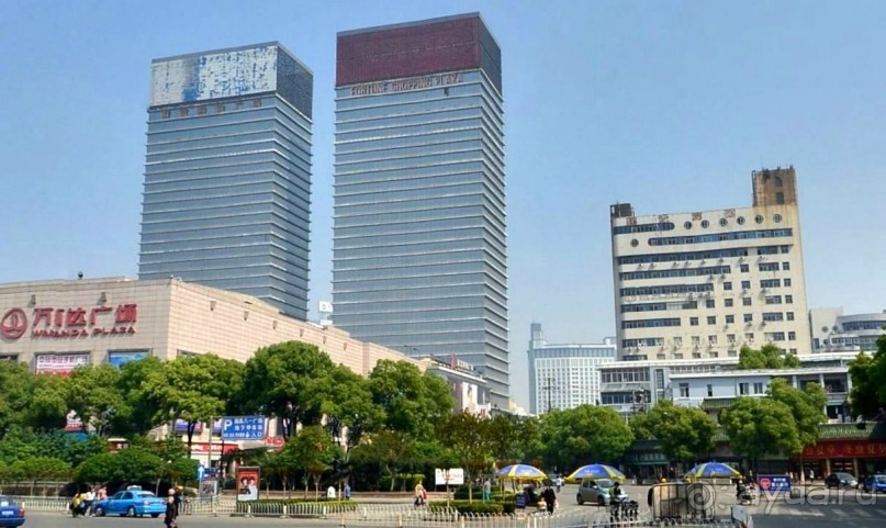 Небоскрёбы на площади Баи