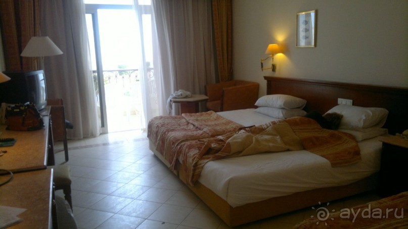 Определитесь сразу,зачем едете,если за красивым морем,то,вероятно,Вам не сюда...