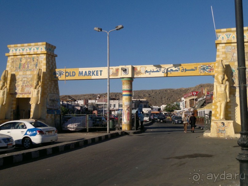 Определитесь сразу,зачем едете,если за красивым морем,то,вероятно,Вам не сюда...