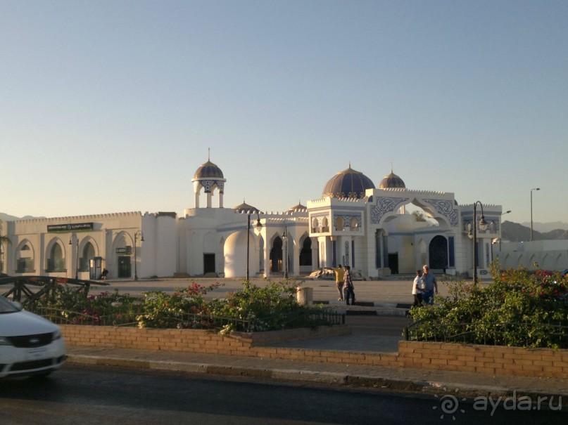 Определитесь сразу,зачем едете,если за красивым морем,то,вероятно,Вам не сюда...