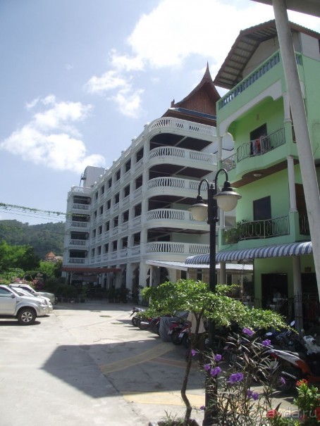 неплохой, уютненький отель