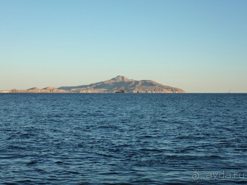 какой-то остров вдалеке