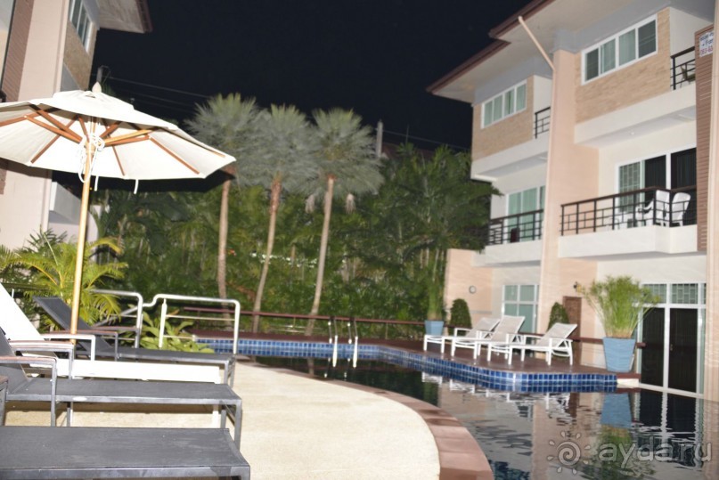 Если и подходит к этому отелю название - то это слово "тихий"