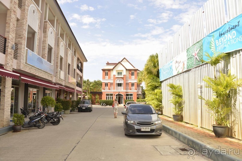 Если и подходит к этому отелю название - то это слово "тихий"