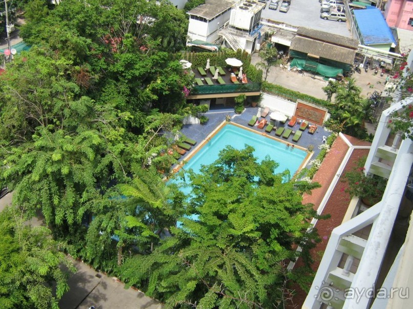 вид на бассейн из номера