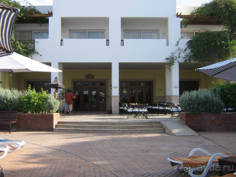 ресторан у бассейна