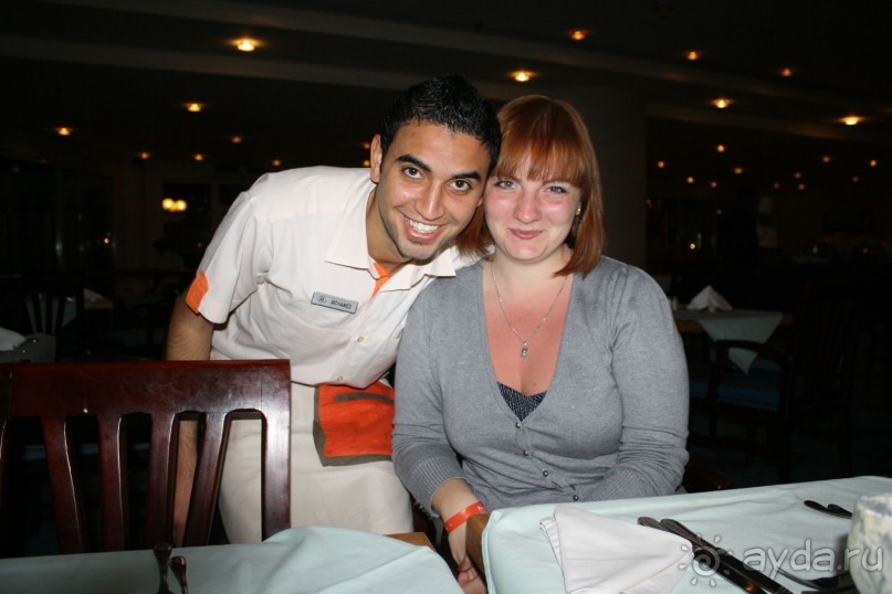 Официант Мохамед, очень приветливый и шустрый мальчишка