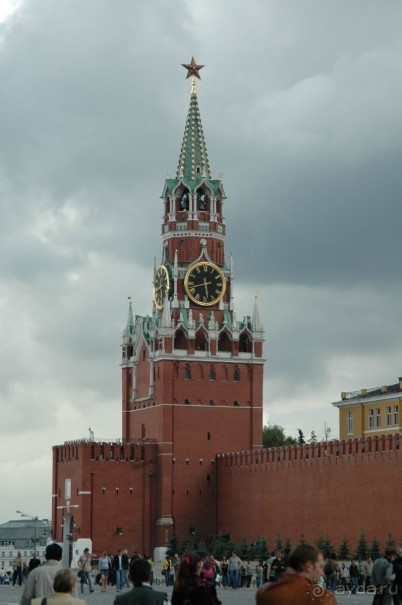 как печально что нет фотографий москвы.