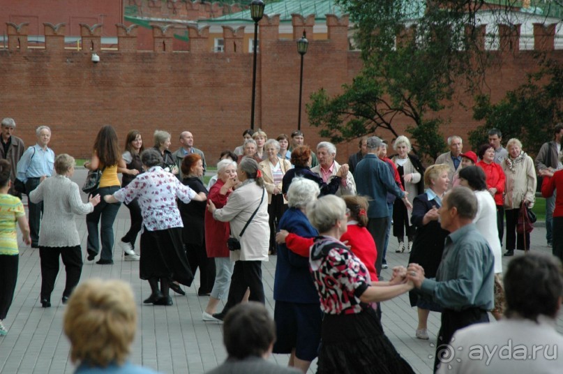 как печально что нет фотографий москвы.