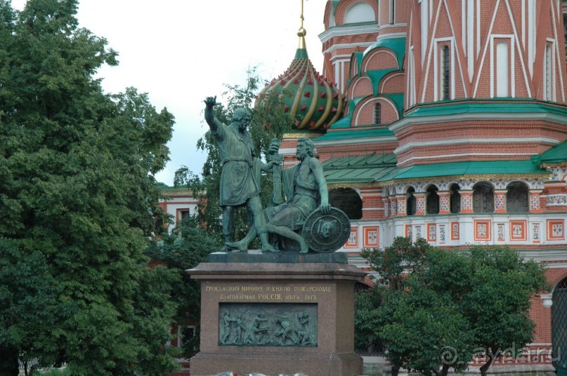 как печально что нет фотографий москвы.