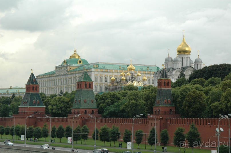 как печально что нет фотографий москвы.