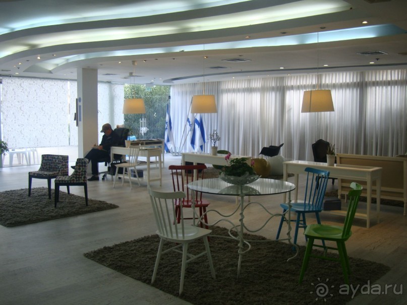 Достойный отель у самого моря