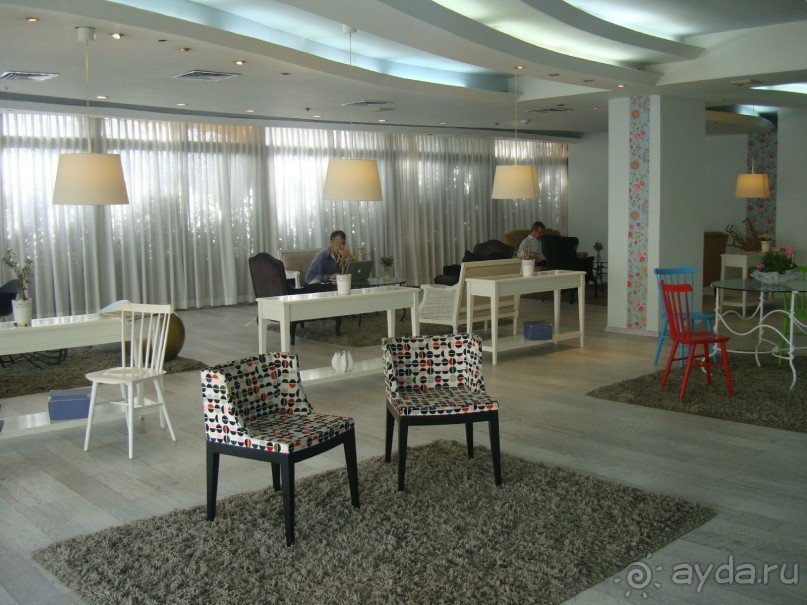 Достойный отель у самого моря