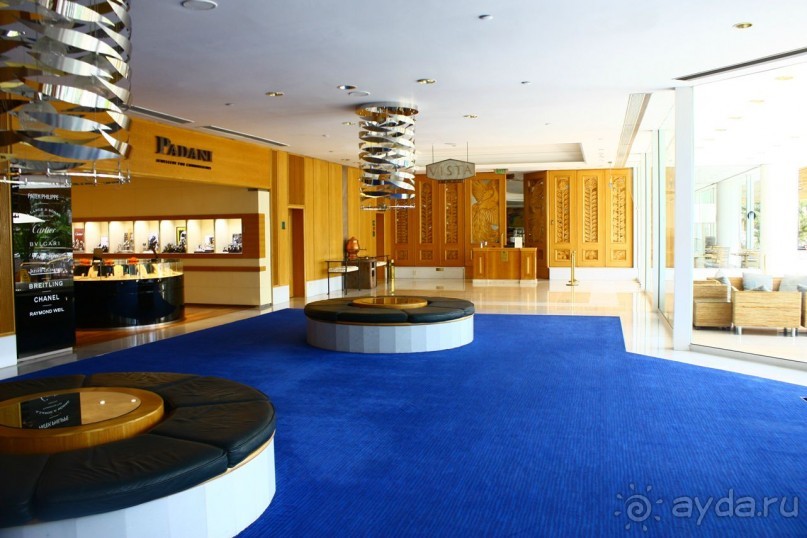 Isrotel Royal Beach 5* – большая и солидная гостиница прямо на берегу Красного моря. 